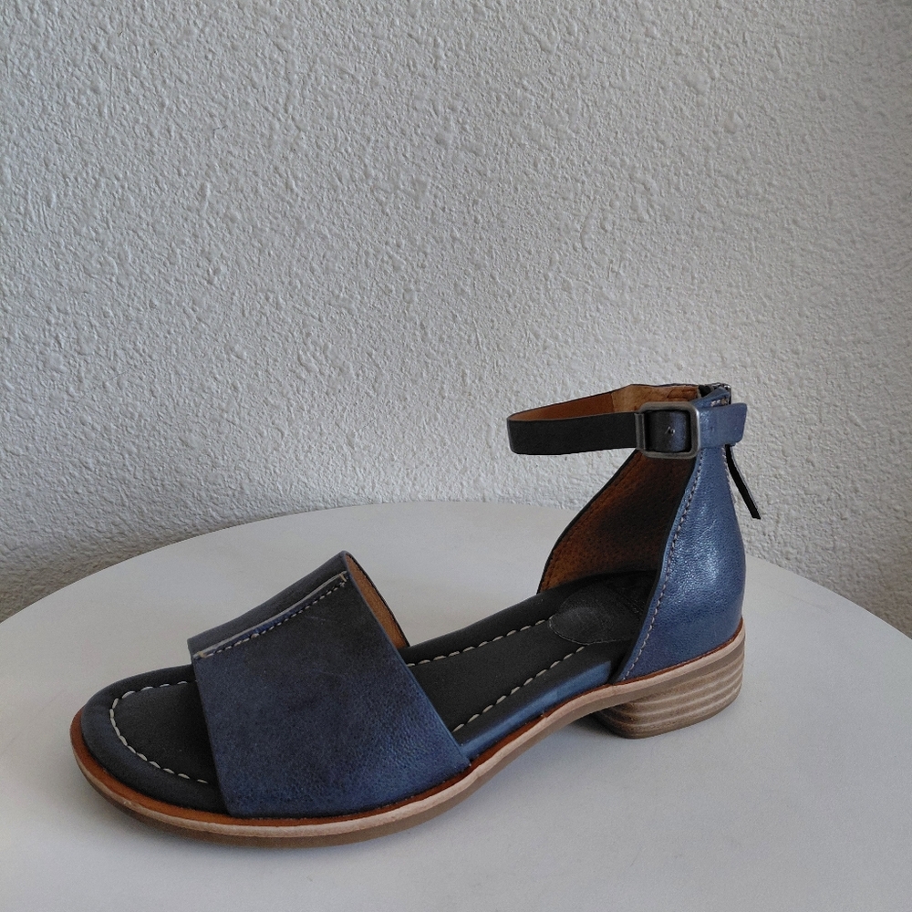 New without box  Soft Faxyn Womens Ankle Straps Stacked Heel Leather Sandals - Picture 3 of 16